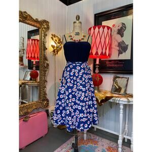 vintage 1970s wrap skirt daisy print blue cotton mod 70s fashion med floral